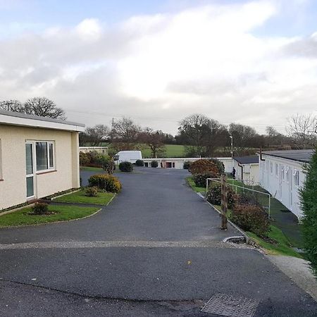 Motel The Cardinals Hatt Ltd Saltash Exterior foto