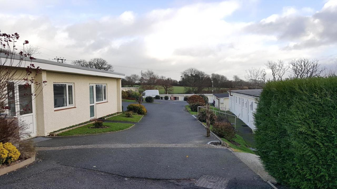 Motel The Cardinals Hatt Ltd Saltash Exterior foto