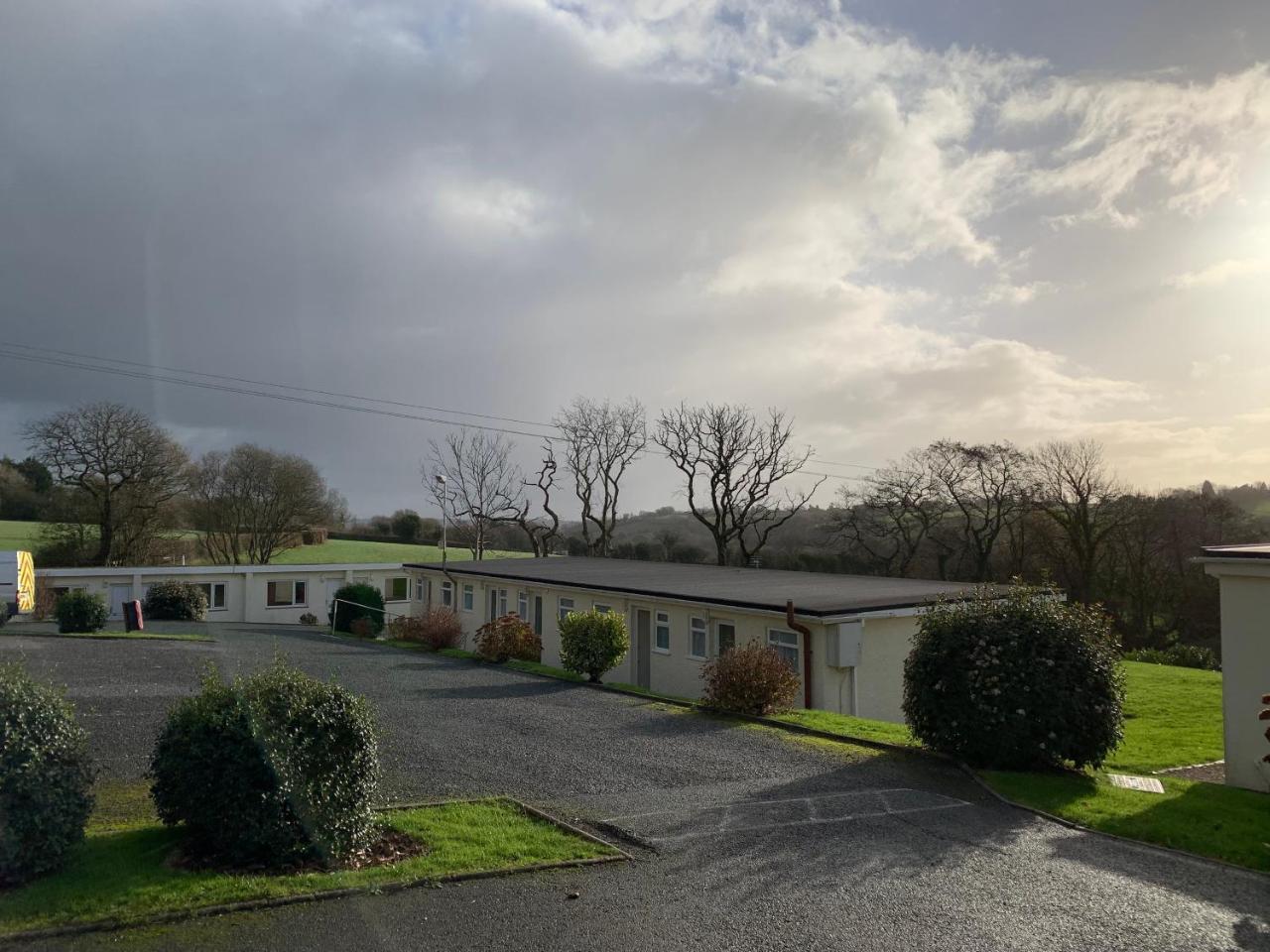 Motel The Cardinals Hatt Ltd Saltash Exterior foto
